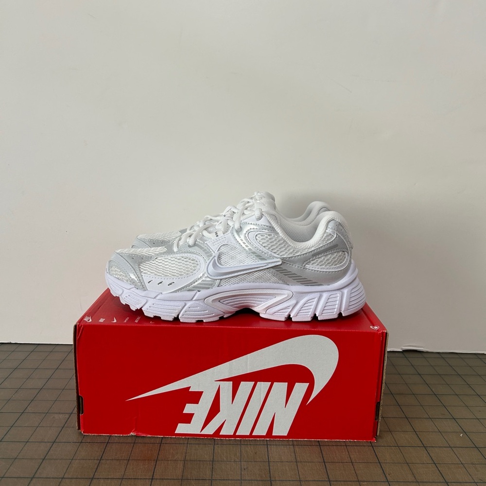 Nike V5 RNR ‘White Black Metallic Silver’ Womens
